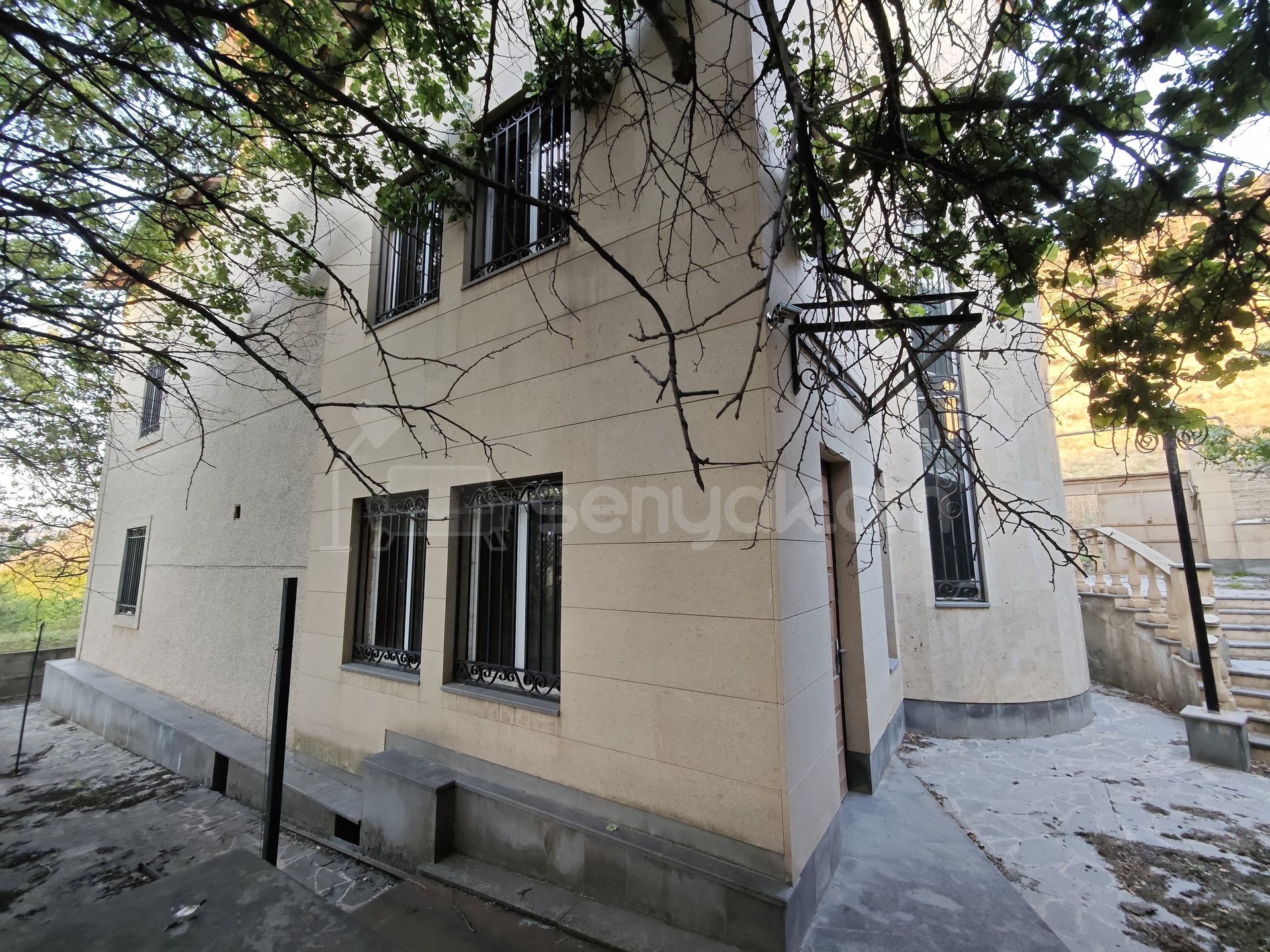 8 Սենյականոց Շքեղ Առանձնատուն, 343քմ, Ավտոտնակով