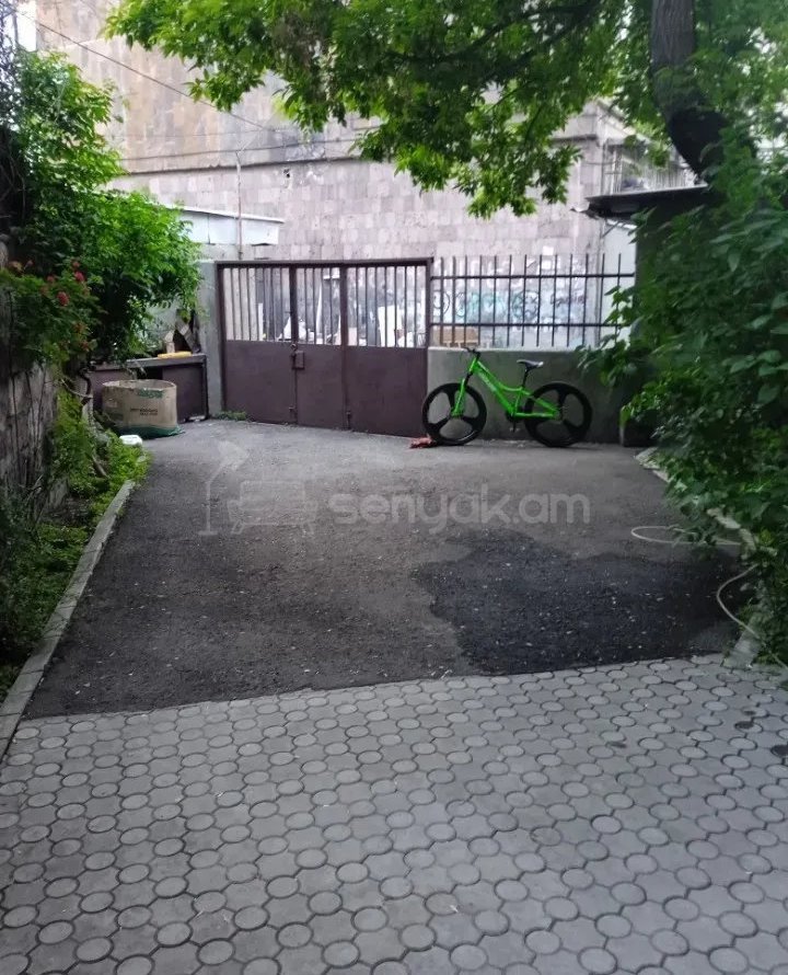 3 Սենյականոց Բնակարան Քարե Շենքում, 76քմ, 1/3 հարկ, Կապիտալ Վերանորոգված