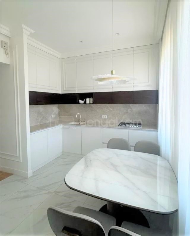 3 Սենյականոց Բնակարան Նորակառույց Քարե Շենքում, 100քմ, 4/4 հարկ, Դիզայներական Վերանորոգված