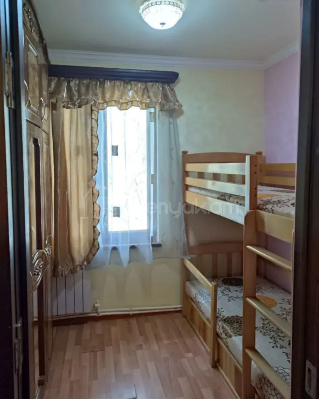 3 Սենյականոց Բնակարան Քարե Շենքում, 43քմ, 2/4 հարկ, Նորմալ Վիճակում