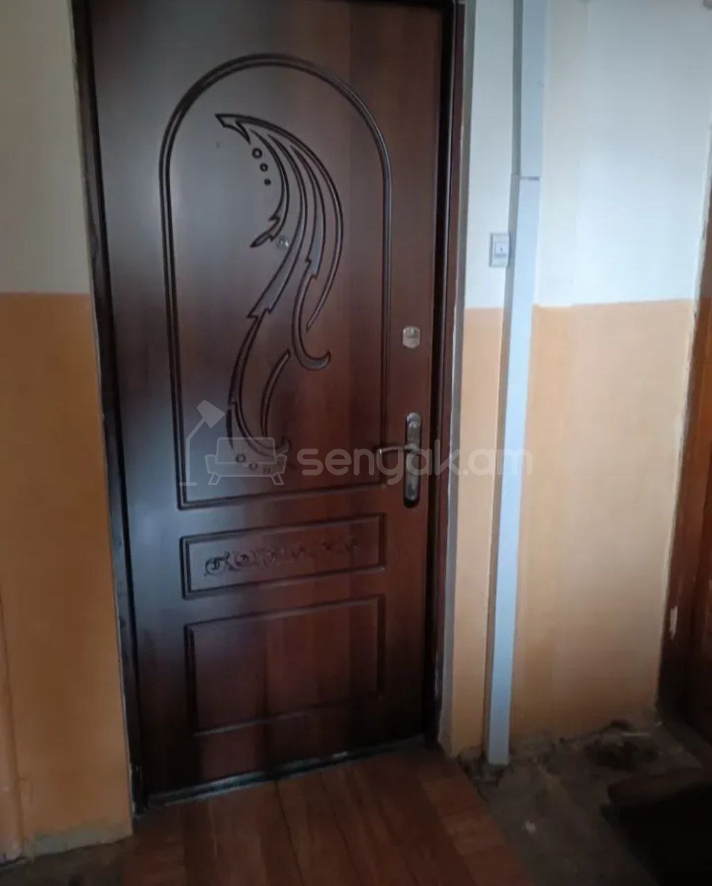 3 Սենյականոց Բնակարան Քարե Շենքում, 43քմ, 2/4 հարկ, Նորմալ Վիճակում