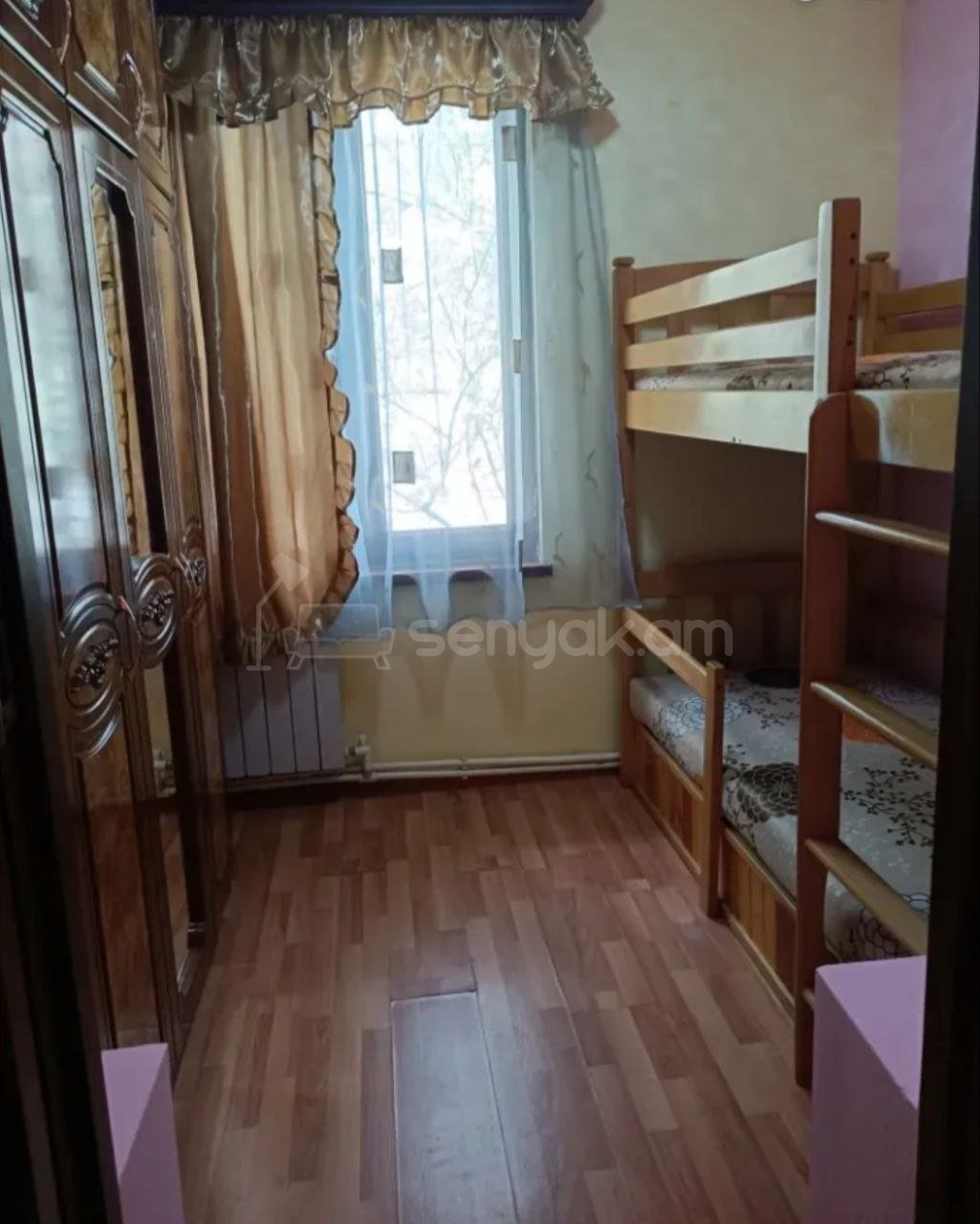 3 Սենյականոց Բնակարան Քարե Շենքում, 43քմ, 2/4 հարկ, Նորմալ Վիճակում