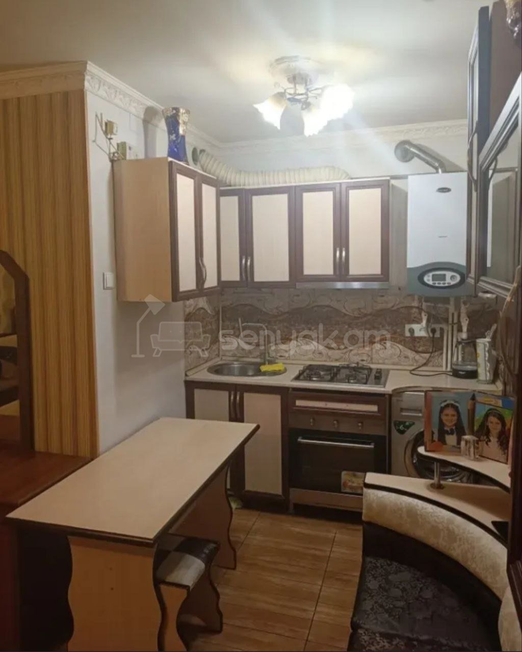 3 Սենյականոց Բնակարան Քարե Շենքում, 43քմ, 2/4 հարկ, Նորմալ Վիճակում