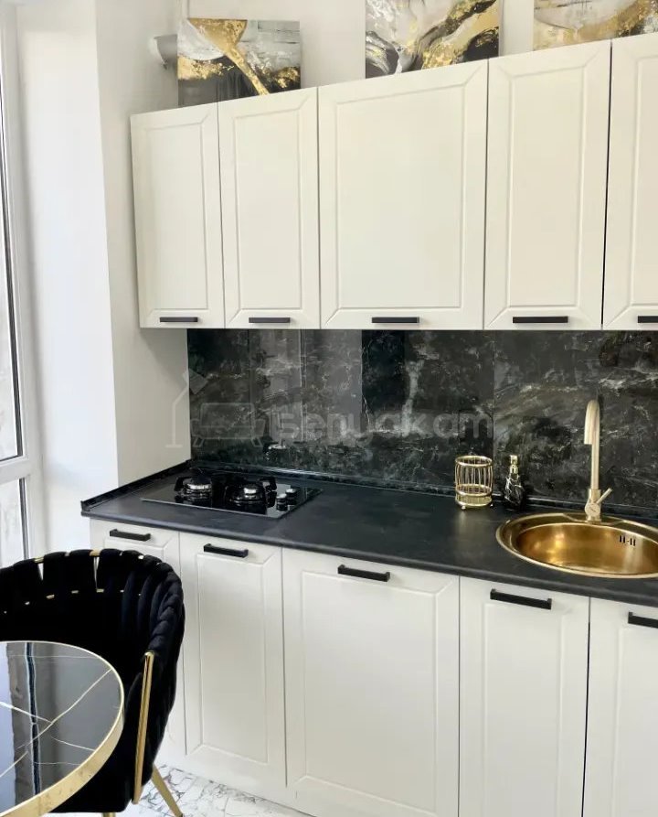 1 Սենյականոց Բնակարան Քարե Շենքում, 33քմ, 4/4 հարկ, Դիզայներական Վերանորոգված