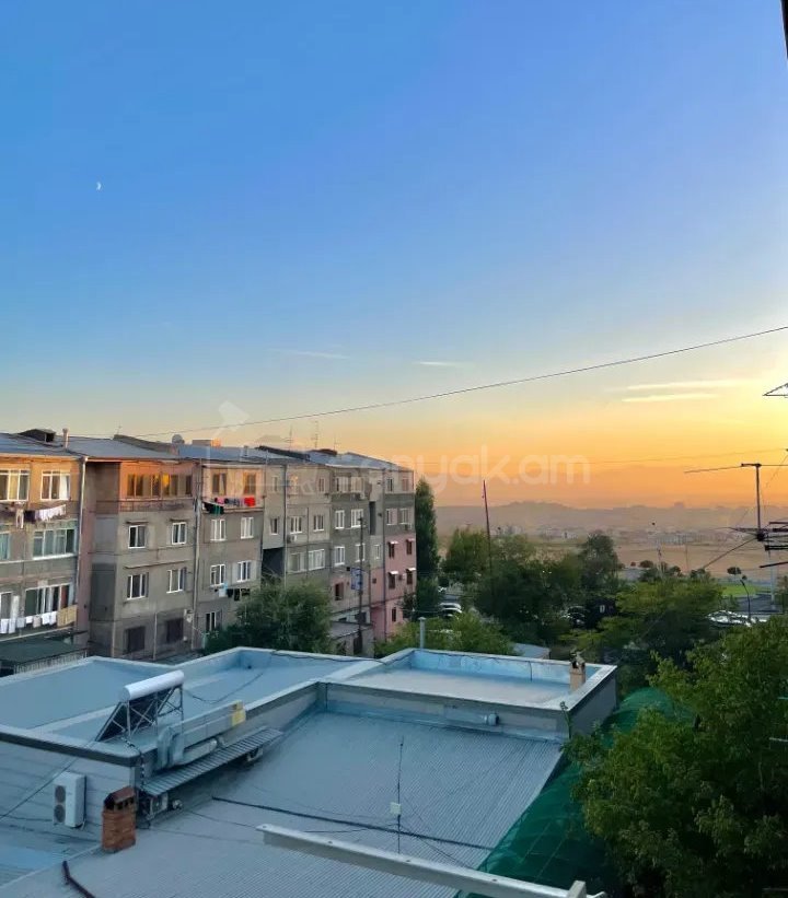 1 Սենյականոց Բնակարան Քարե Շենքում, 33քմ, 4/4 հարկ, Դիզայներական Վերանորոգված