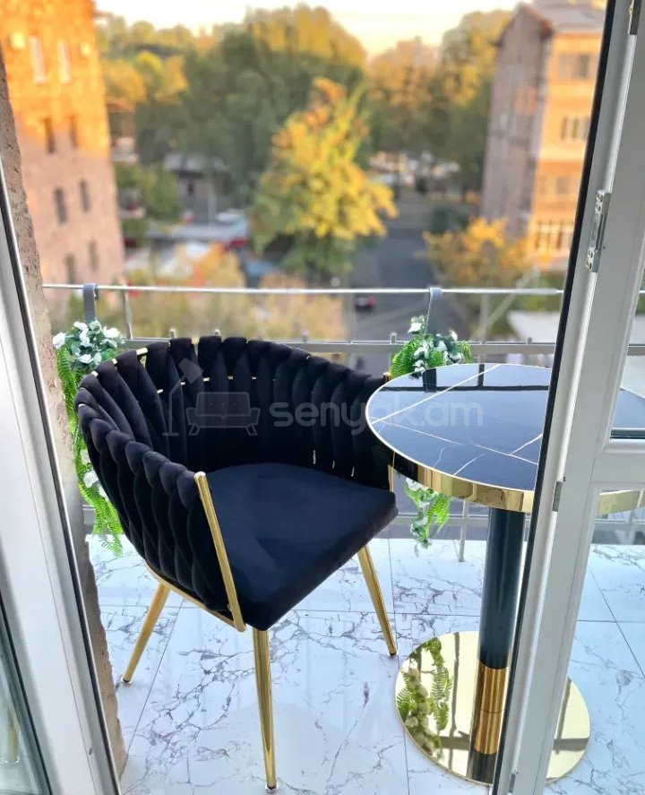 1 Սենյականոց Բնակարան Քարե Շենքում, 33քմ, 4/4 հարկ, Դիզայներական Վերանորոգված