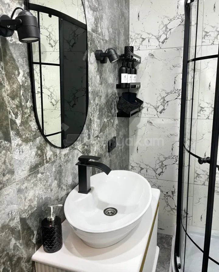 1 Սենյականոց Բնակարան Քարե Շենքում, 33քմ, 4/4 հարկ, Դիզայներական Վերանորոգված