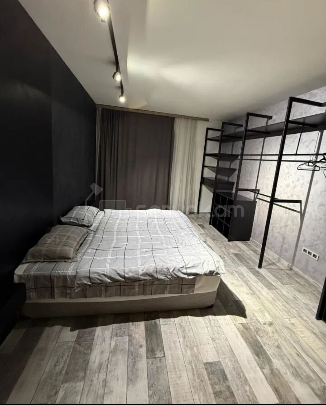 3 Սենյականոց Բնակարան Քարե Շենքում, 82քմ, 5/5 հարկ, Դիզայներական Վերանորոգված