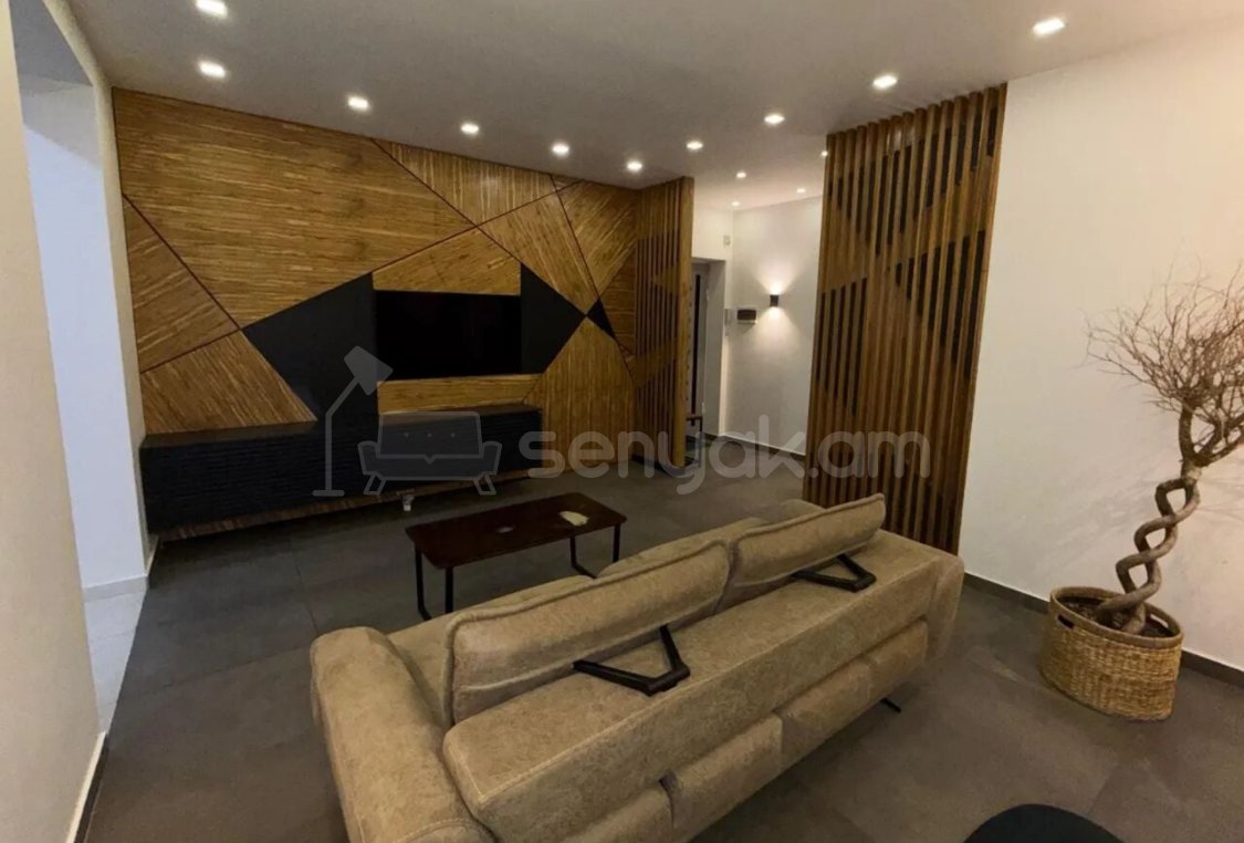 3 Սենյականոց Բնակարան Քարե Շենքում, 82քմ, 5/5 հարկ, Դիզայներական Վերանորոգված