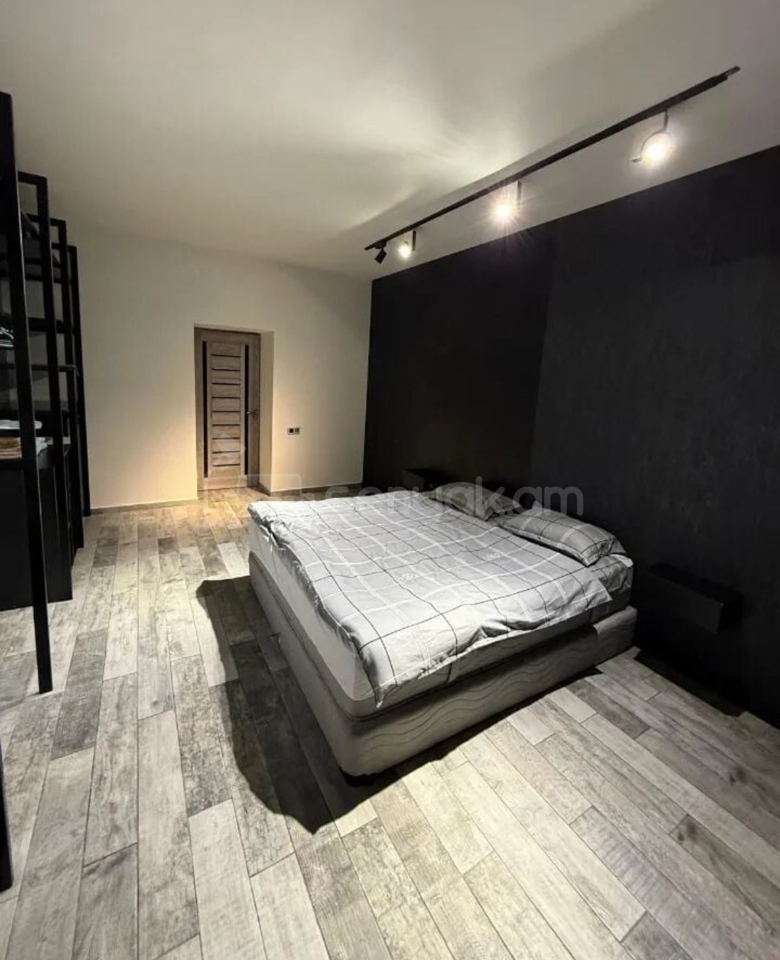 3 Սենյականոց Բնակարան Քարե Շենքում, 82քմ, 5/5 հարկ, Դիզայներական Վերանորոգված