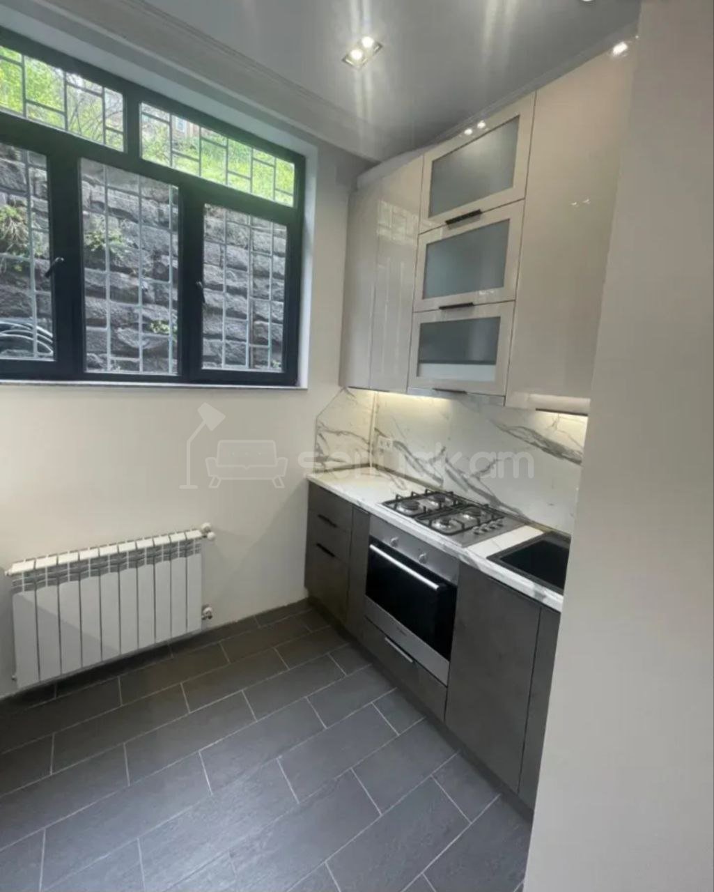 2 Սենյականոց Բնակարան Քարե Շենքում, 50քմ, 1/4 հարկ, Դիզայներական Վերանորոգված, Կահավորված, Արևկող