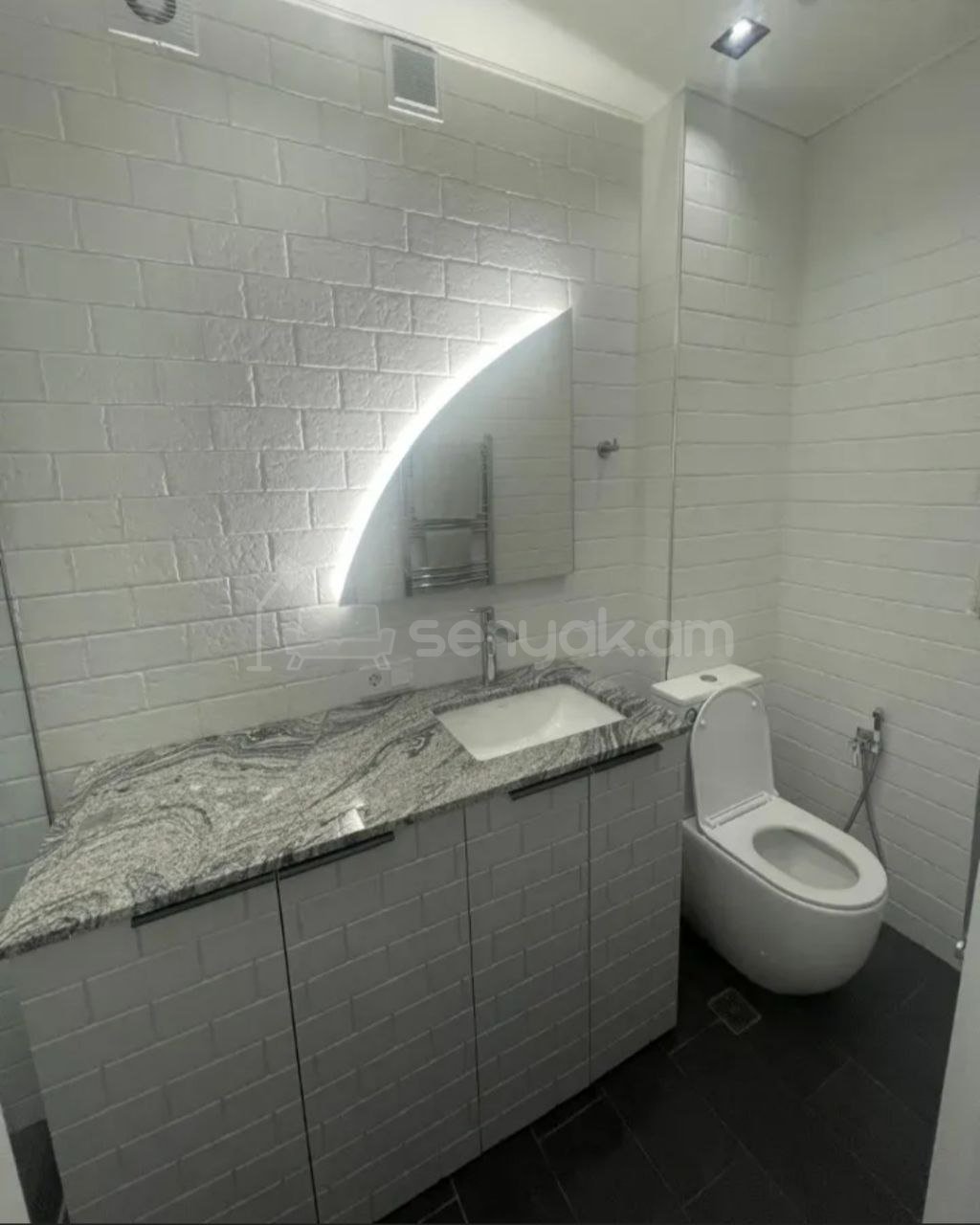 2 Սենյականոց Բնակարան Քարե Շենքում, 50քմ, 1/4 հարկ, Դիզայներական Վերանորոգված, Կահավորված, Արևկող