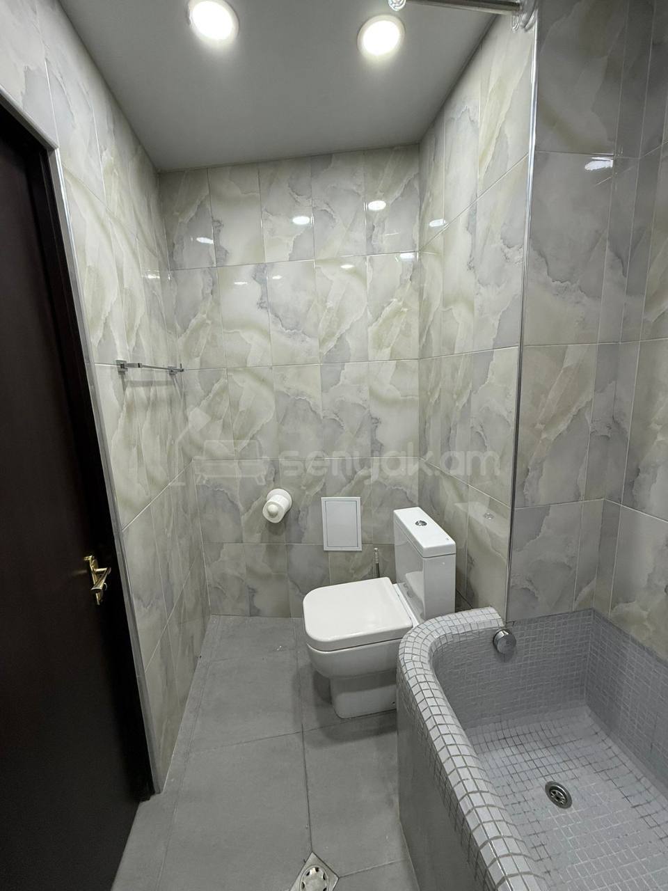 2 Սենյականոց Բնակարան, 40քմ, 10/12 հարկ, Կապիտալ Վերանորոգված