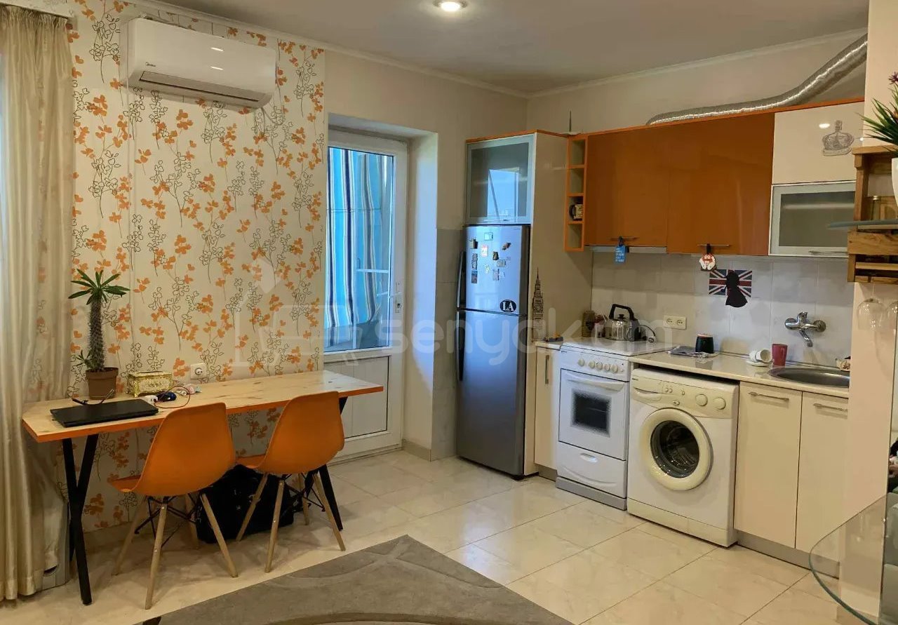 1 Սենյականոց Բնակարան Քարե Շենքում, 42քմ, 5/5 հարկ, Կապիտալ Վերանորոգված