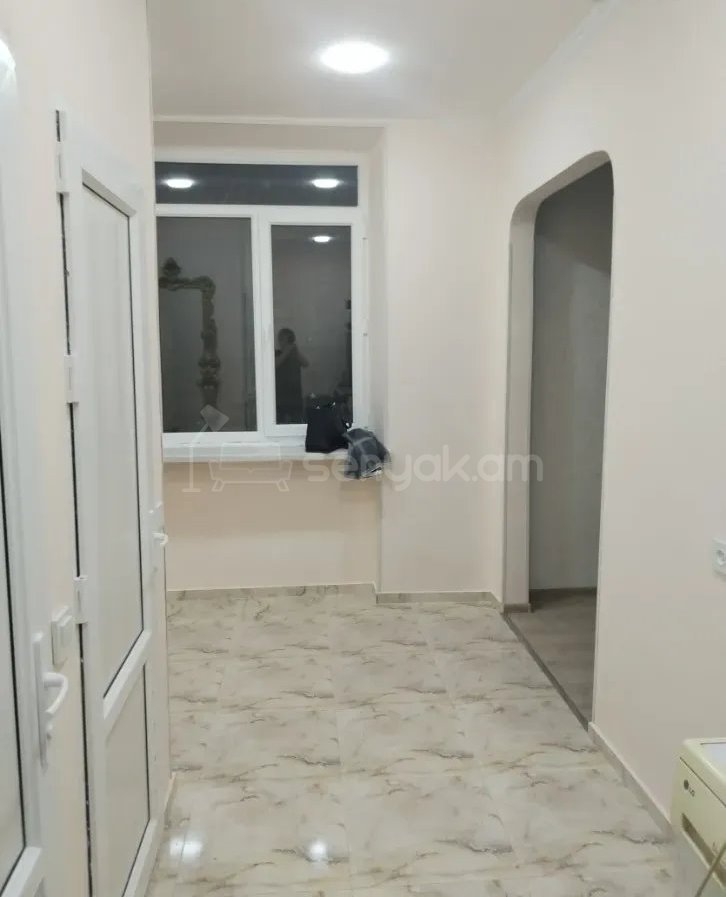 1 Սենյականոց Բնակարան Քարե Շենքում, 35քմ, 1/5 հարկ, Կապիտալ Վերանորոգված