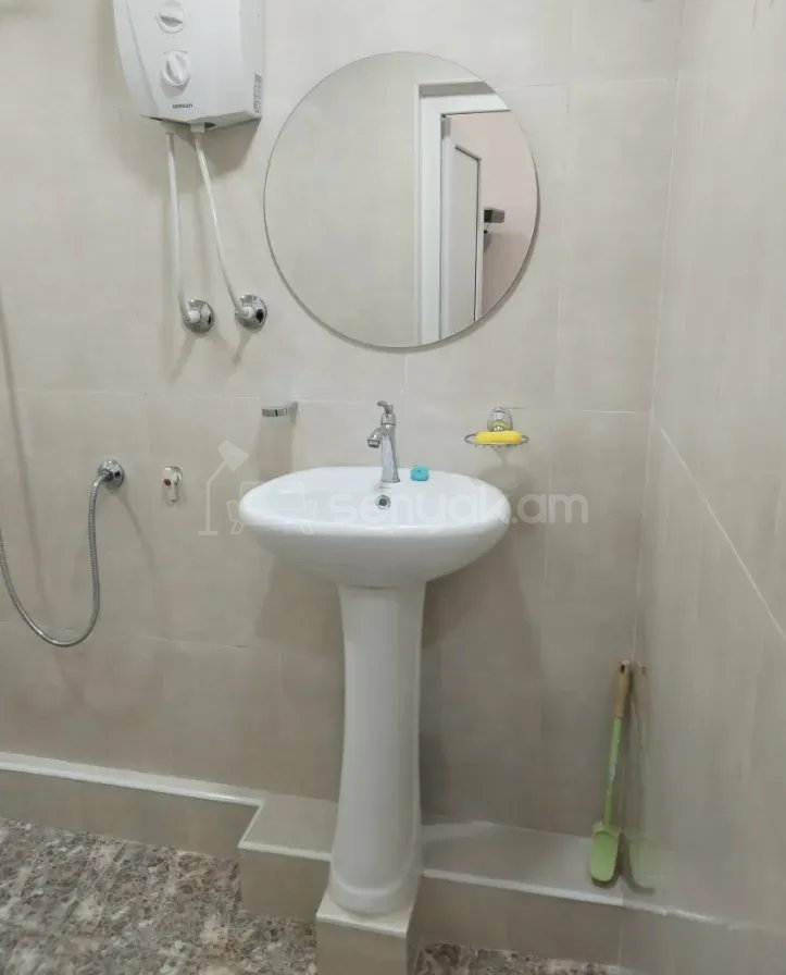 1 Սենյականոց Բնակարան Քարե Շենքում, 35քմ, 1/5 հարկ, Կապիտալ Վերանորոգված