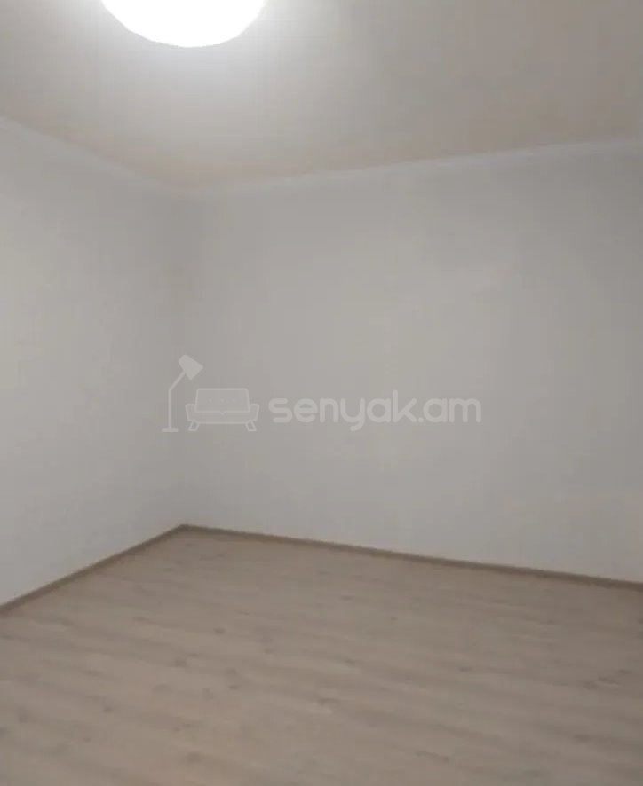 1 Սենյականոց Բնակարան Քարե Շենքում, 35քմ, 1/5 հարկ, Կապիտալ Վերանորոգված