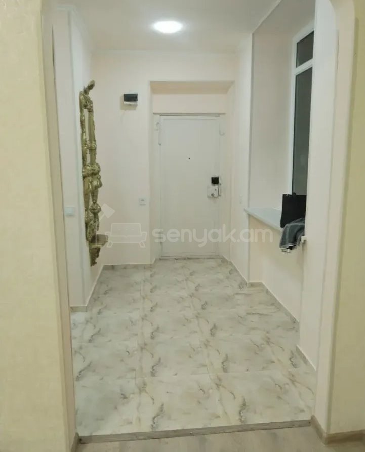 1 Սենյականոց Բնակարան Քարե Շենքում, 35քմ, 1/5 հարկ, Կապիտալ Վերանորոգված