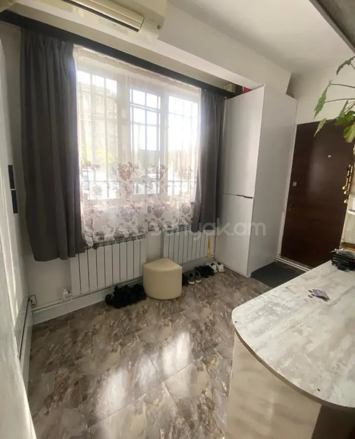 3 Սենյականոց Բնակարան Քարե Շենքում, 55քմ, 1/5 հարկ, Կապիտալ Վերանորոգված