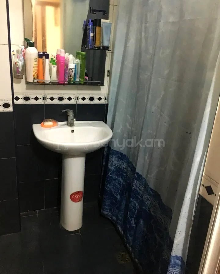 2 Սենյականոց Բնակարան Քարե Շենքում, 50քմ, 1/4 հարկ, Կոսմետիկ Վերանորոգված