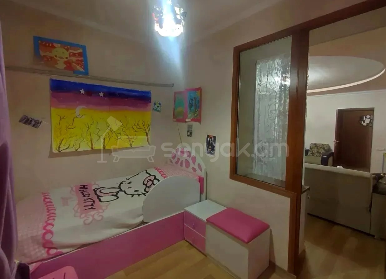 4 Սենյականոց Բնակարան Քարե Շենքում, 81քմ, 5/5 հարկ, Կապիտալ Վերանորոգված