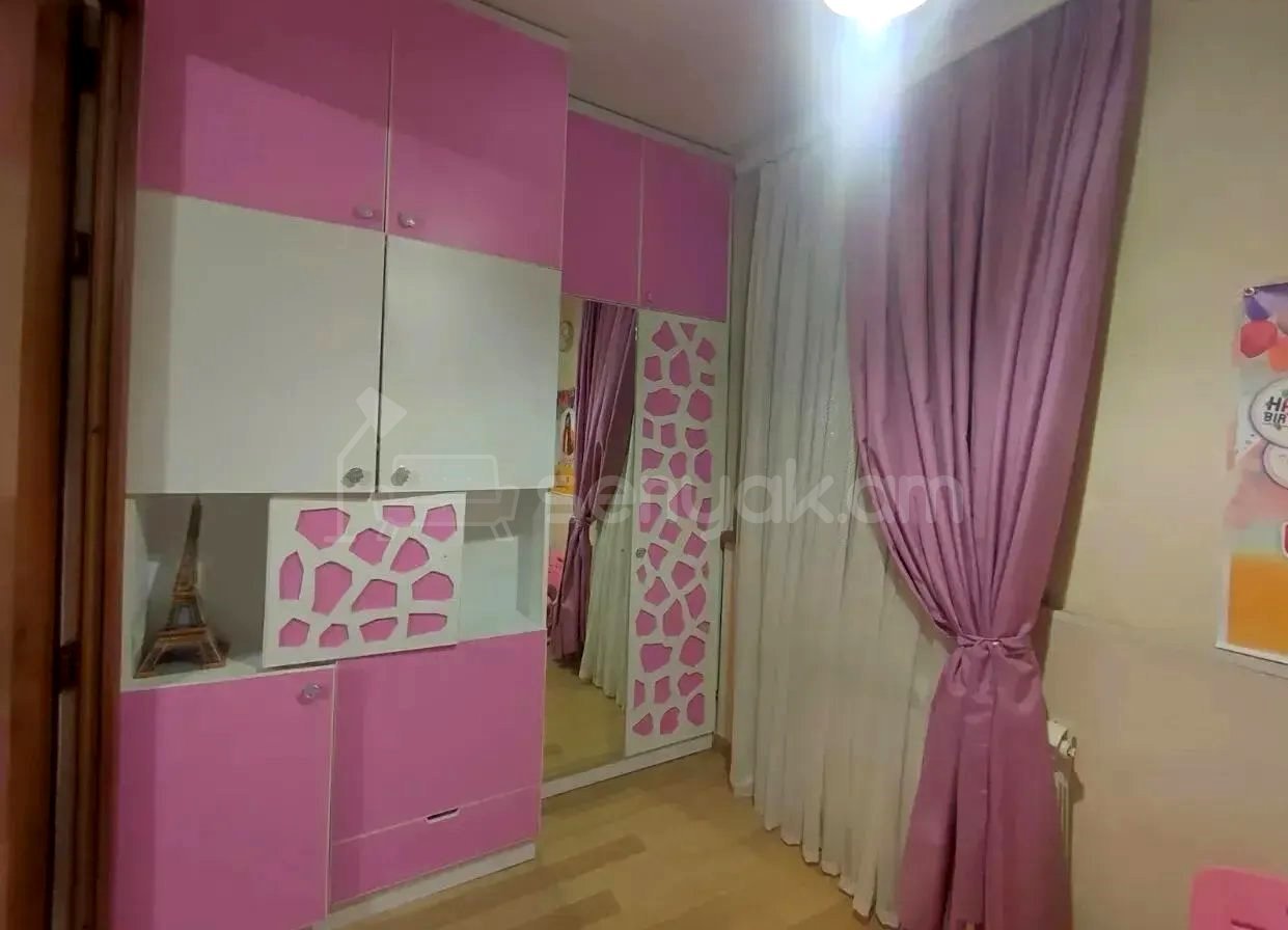 4 Սենյականոց Բնակարան Քարե Շենքում, 81քմ, 5/5 հարկ, Կապիտալ Վերանորոգված