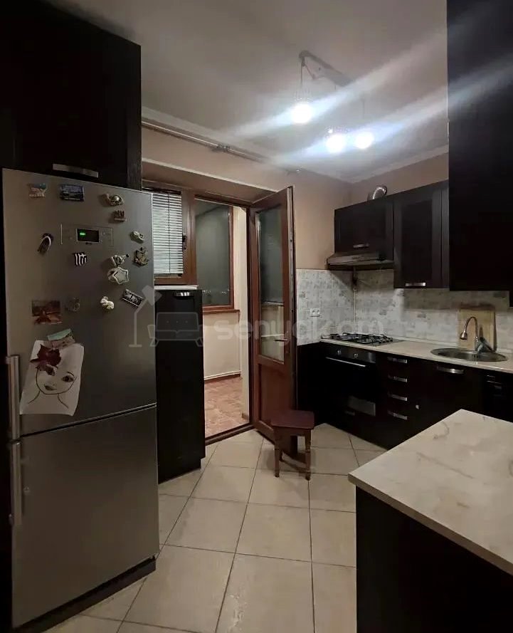 4 Սենյականոց Բնակարան Քարե Շենքում, 81քմ, 5/5 հարկ, Կապիտալ Վերանորոգված