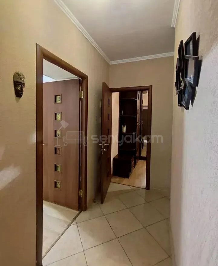 4 Սենյականոց Բնակարան Քարե Շենքում, 81քմ, 5/5 հարկ, Կապիտալ Վերանորոգված