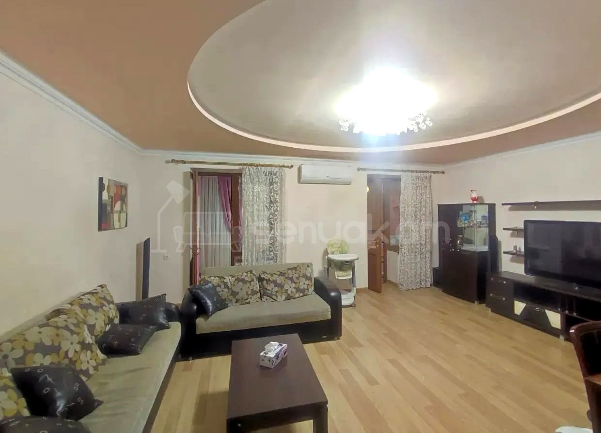 4 Սենյականոց Բնակարան Քարե Շենքում, 81քմ, 5/5 հարկ, Կապիտալ Վերանորոգված