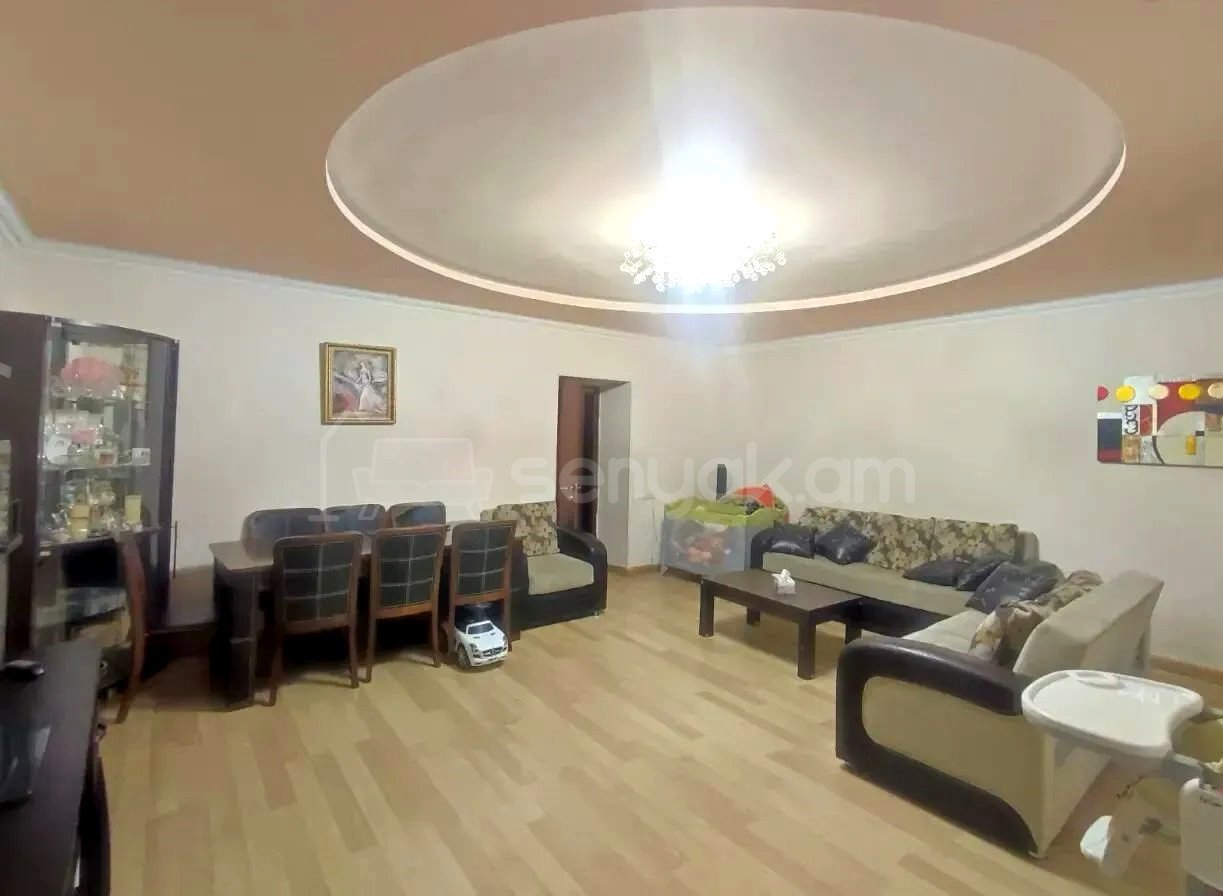 4 Սենյականոց Բնակարան Քարե Շենքում, 81քմ, 5/5 հարկ, Կապիտալ Վերանորոգված