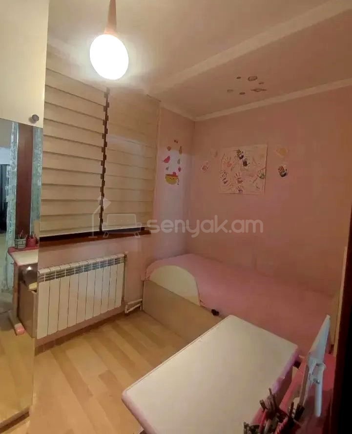 4 Սենյականոց Բնակարան Քարե Շենքում, 81քմ, 5/5 հարկ, Կապիտալ Վերանորոգված