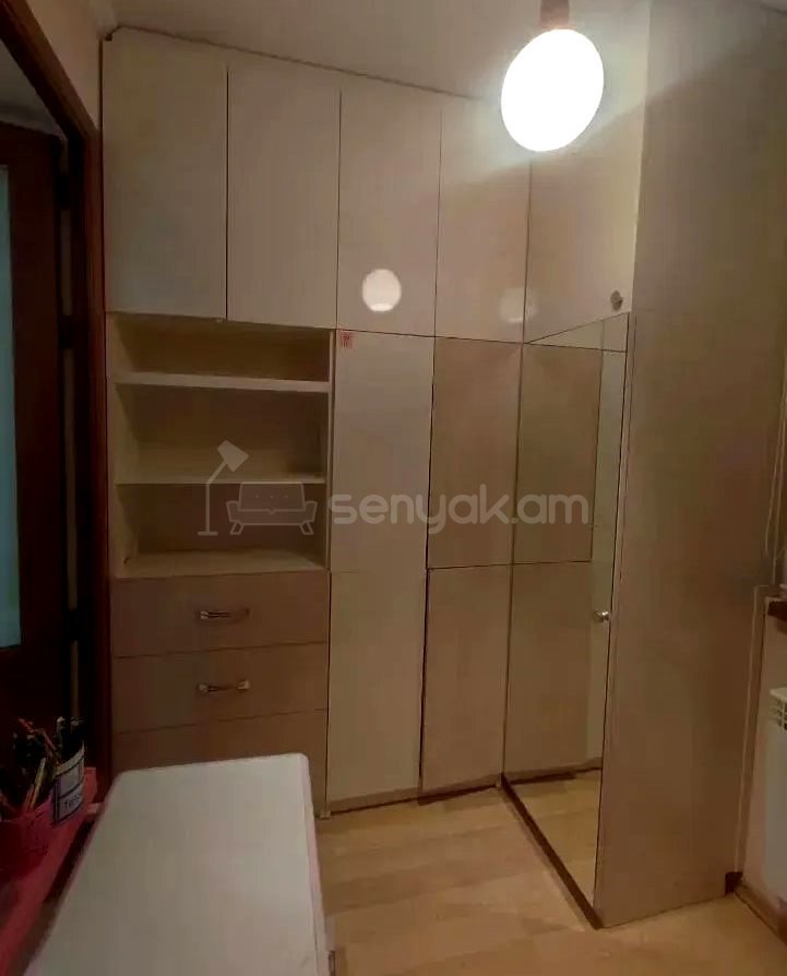 4 Սենյականոց Բնակարան Քարե Շենքում, 81քմ, 5/5 հարկ, Կապիտալ Վերանորոգված