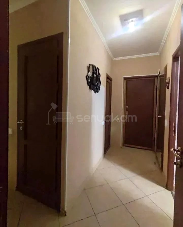 4 Սենյականոց Բնակարան Քարե Շենքում, 81քմ, 5/5 հարկ, Կապիտալ Վերանորոգված