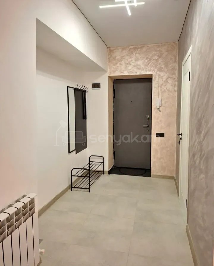 2 Սենյականոց Բնակարան Քարե Շենքում, 50քմ, 2/5 հարկ, Դիզայներական Վերանորոգված, Կահավորված