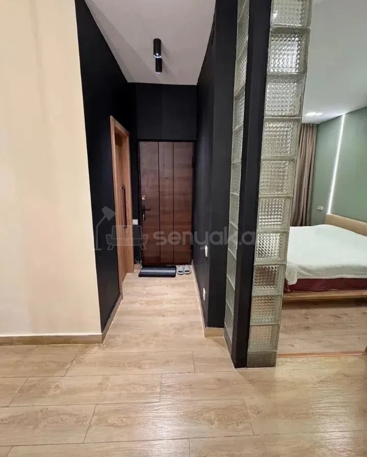 2 Սենյականոց Բնակարան Քարե Շենքում, 43քմ, 1/3 հարկ, Կապիտալ Վերանորոգված