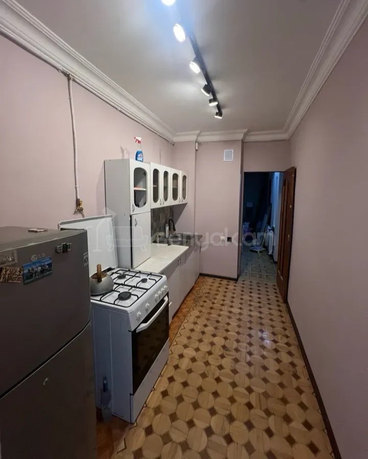 3 Սենյականոց Բնակարան, 80քմ, 7/9 հարկ, Նորմալ Վիճակում, Կահավորված