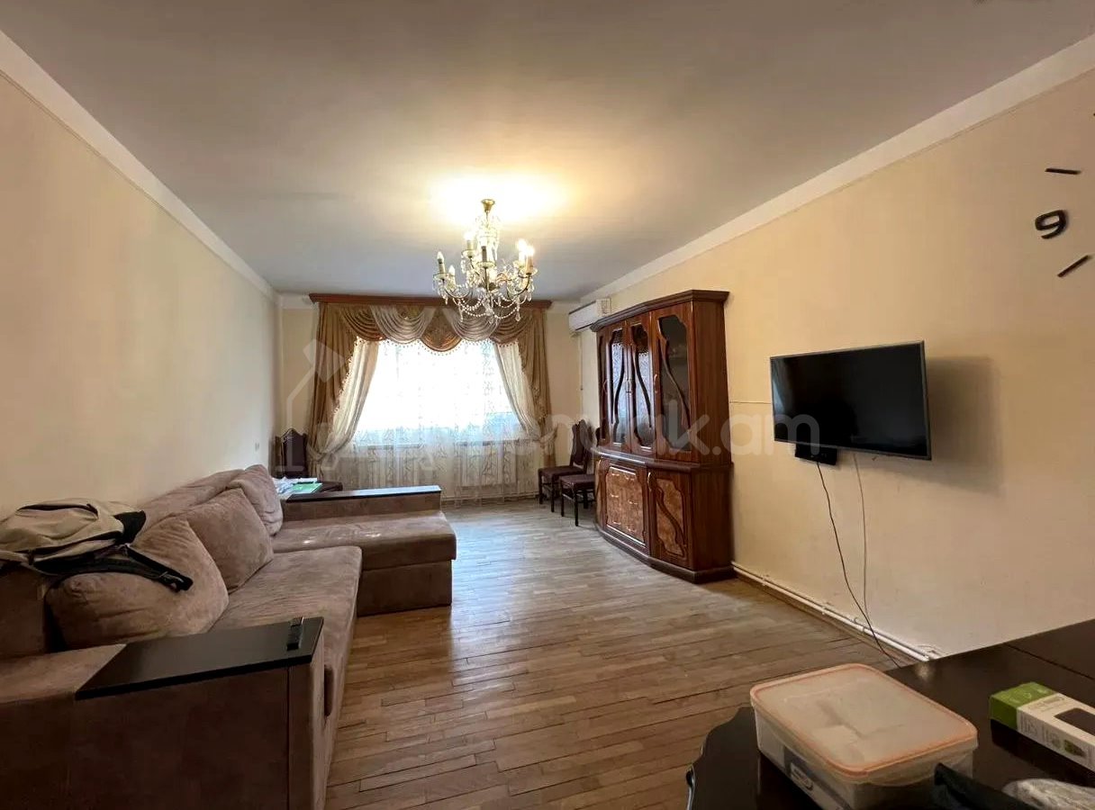 3 Սենյականոց Բնակարան Քարե Շենքում, 72քմ, 1/5 հարկ, Կապիտալ Վերանորոգված