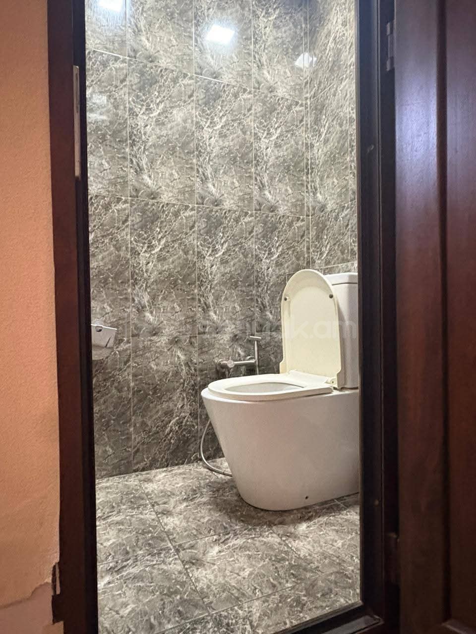 3 Սենյականոց Բնակարան, 73քմ, 6/9 հարկ, Նորմալ Վիճակում, Կահավորված, Արևկող