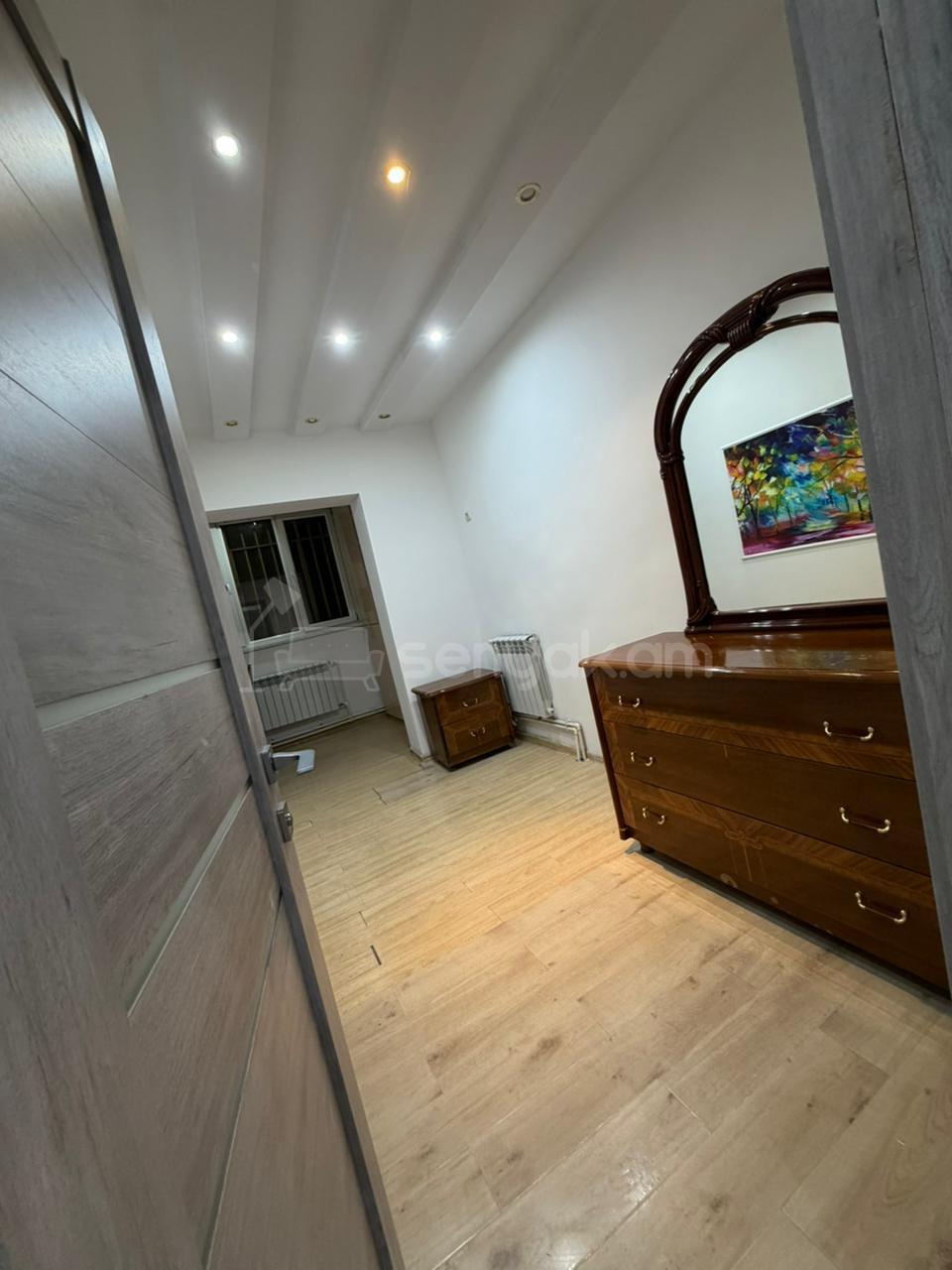 3 Սենյականոց Բնակարան, 70քմ, 1/8 հարկ, Դիզայներական Վերանորոգված, Կահավորված, Արևկող