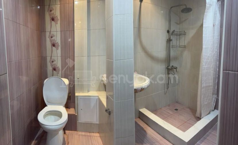 3 Սենյականոց Բնակարան, 70քմ, 1/8 հարկ, Դիզայներական Վերանորոգված, Կահավորված, Արևկող