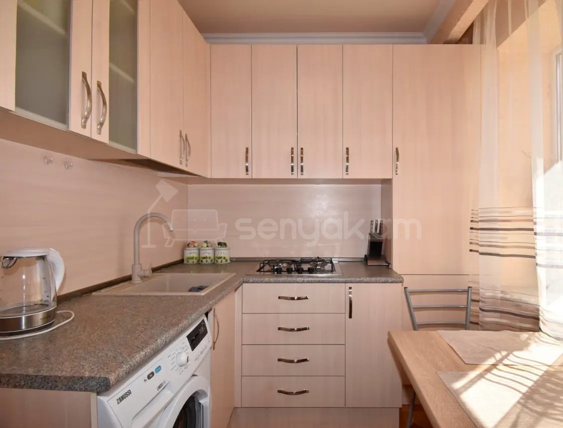 1 Սենյականոց Բնակարան Քարե Շենքում, 40քմ, 4/5 հարկ, Կապիտալ Վերանորոգված, Կահավորված