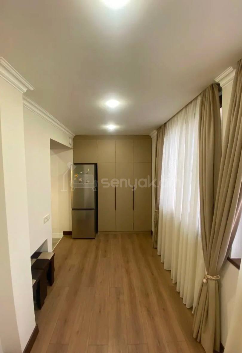 3 Սենյականոց Բնակարան Քարե Շենքում, 70քմ, 3/4 հարկ, Կապիտալ Վերանորոգված