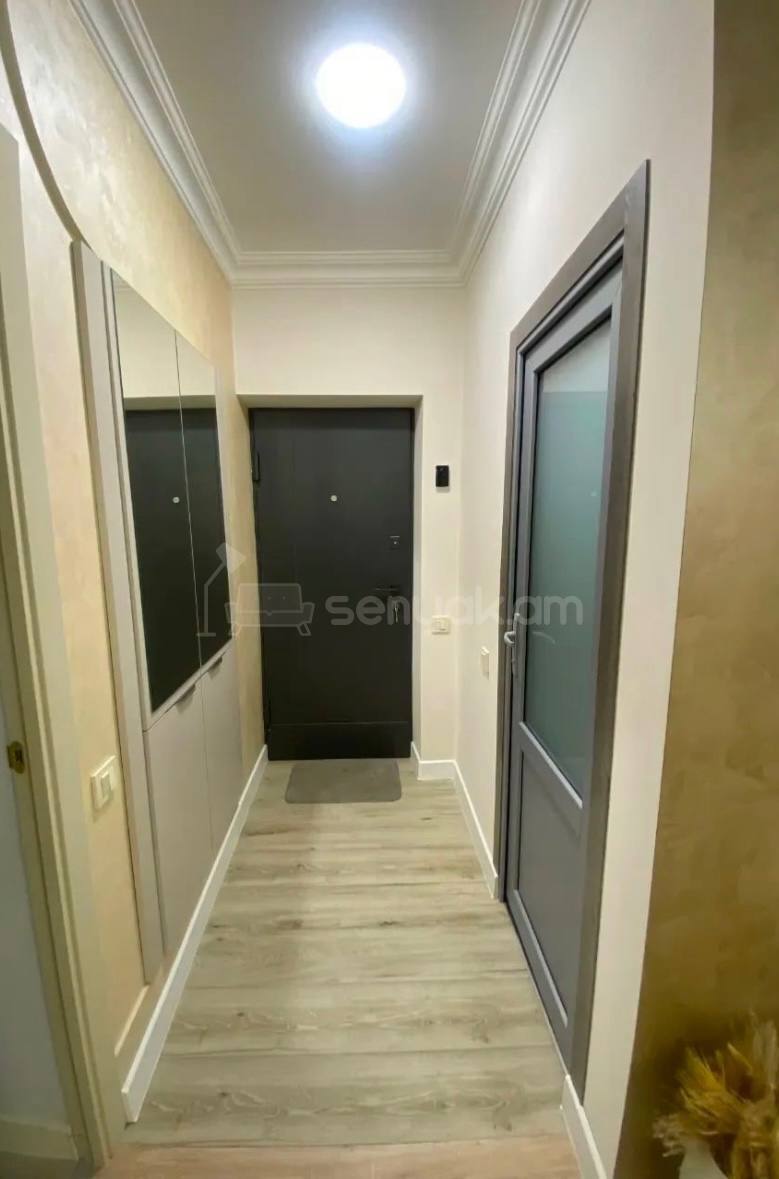 3 Սենյականոց Բնակարան Քարե Շենքում, 70քմ, 3/4 հարկ, Կապիտալ Վերանորոգված