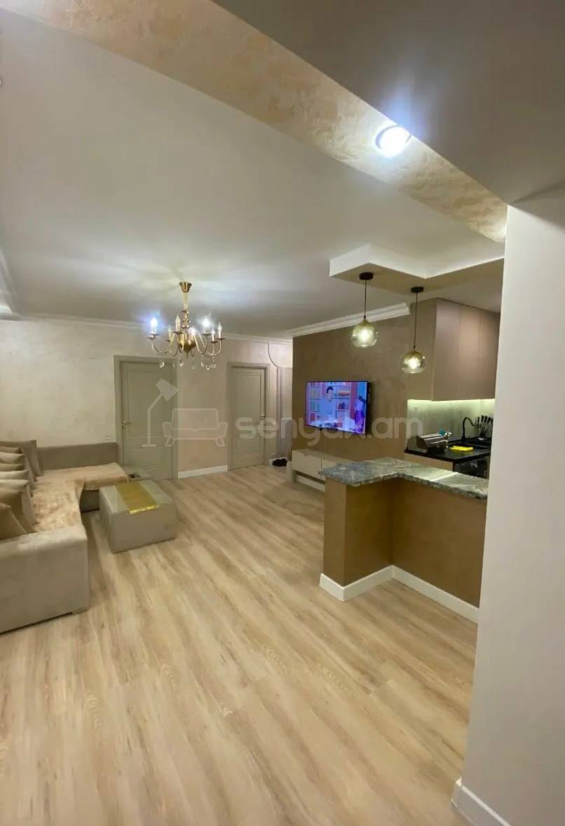 3 Սենյականոց Բնակարան Քարե Շենքում, 70քմ, 3/4 հարկ, Կապիտալ Վերանորոգված