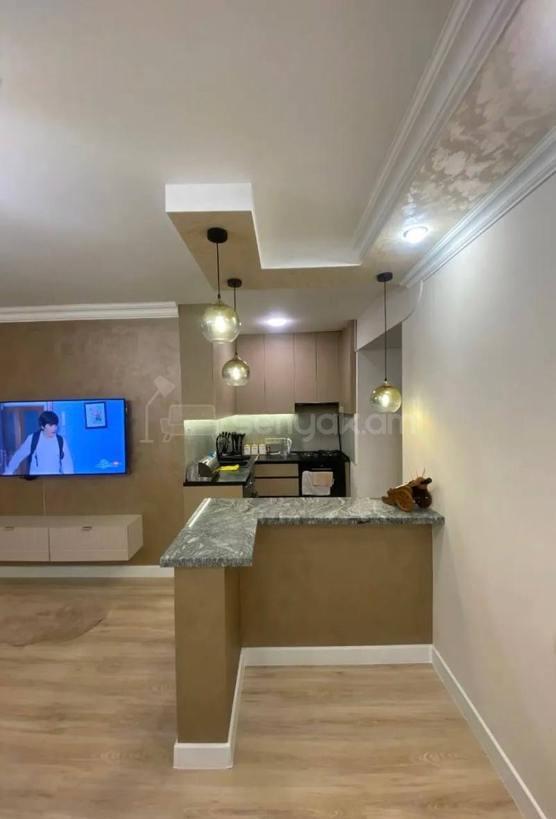 3 Սենյականոց Բնակարան Քարե Շենքում, 70քմ, 3/4 հարկ, Կապիտալ Վերանորոգված