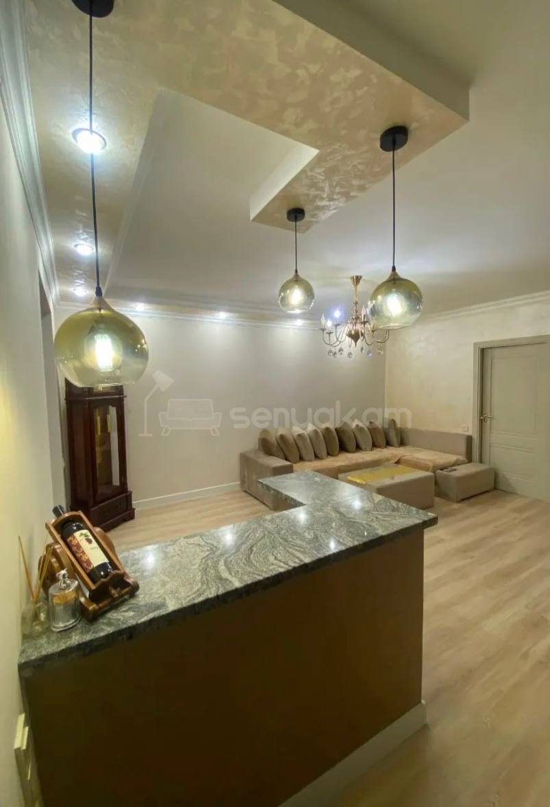 3 Սենյականոց Բնակարան Քարե Շենքում, 70քմ, 3/4 հարկ, Կապիտալ Վերանորոգված