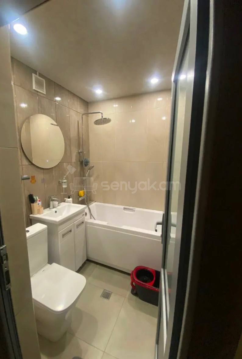 3 Սենյականոց Բնակարան Քարե Շենքում, 70քմ, 3/4 հարկ, Կապիտալ Վերանորոգված