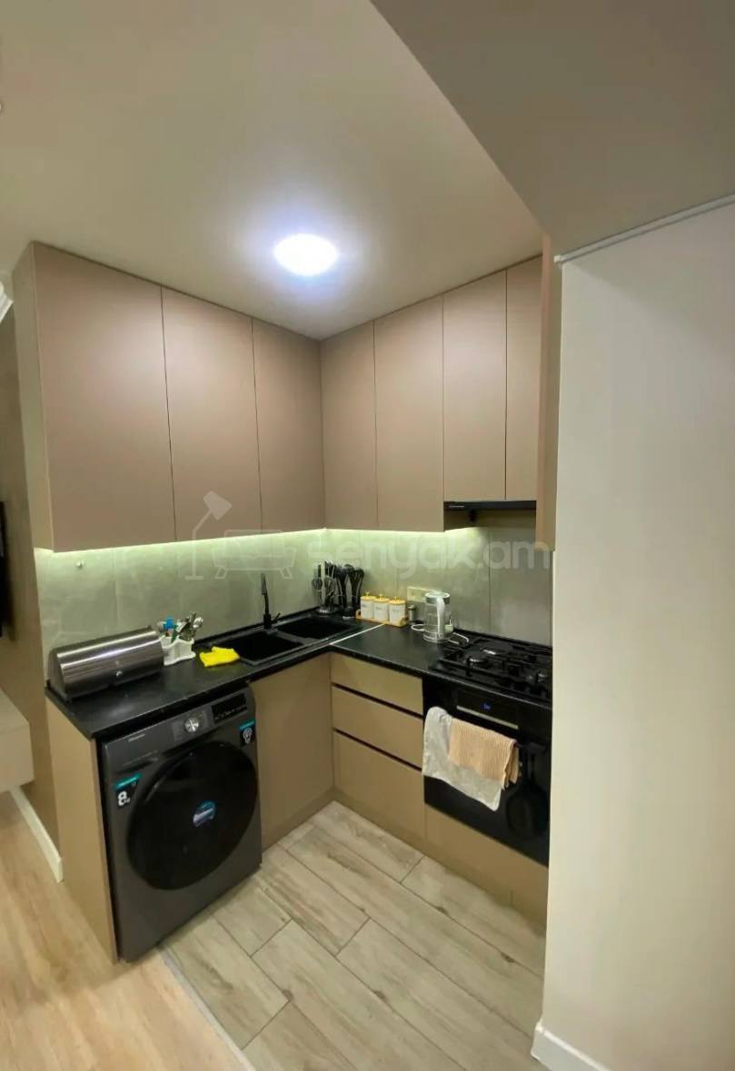 3 Սենյականոց Բնակարան Քարե Շենքում, 70քմ, 3/4 հարկ, Կապիտալ Վերանորոգված