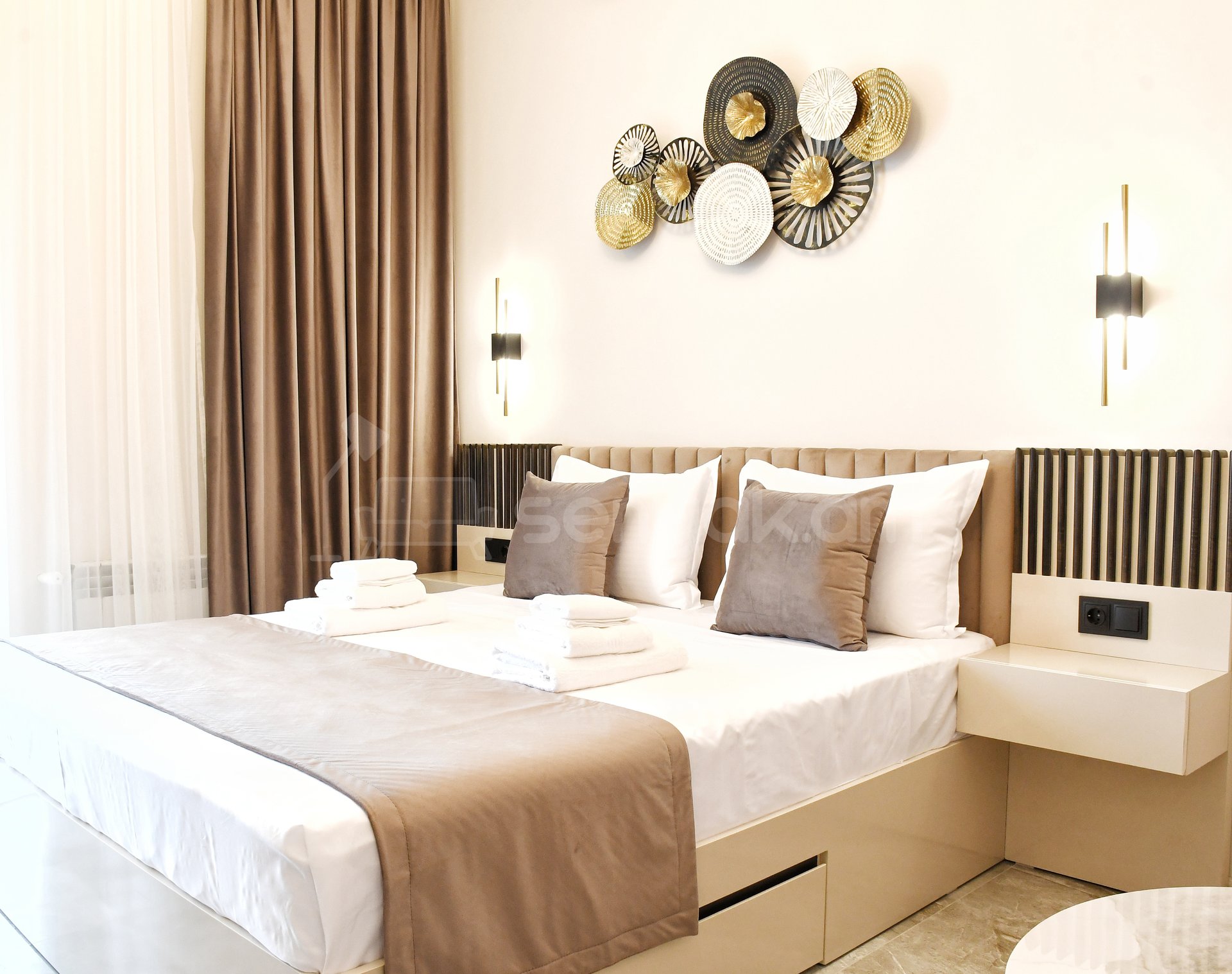 3 Սենյականոց Բնակարան Նորակառույց Քարե Շենքում, 85քմ, 2/2 հարկ, Դիզայներական Վերանորոգված, Կահավորված, Արևկող