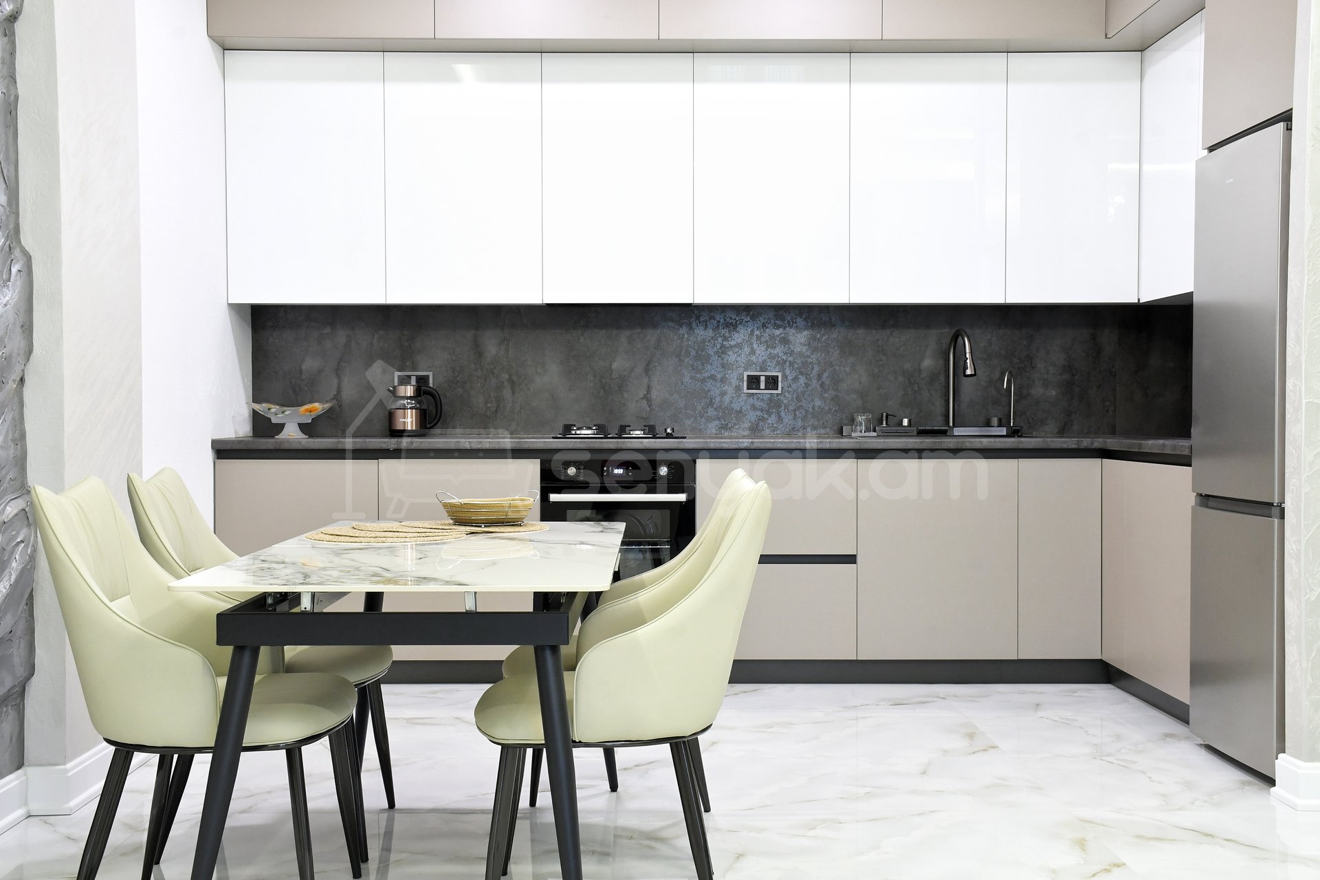 3 Սենյականոց Բնակարան Նորակառույց Քարե Շենքում, 85քմ, 2/2 հարկ, Դիզայներական Վերանորոգված, Կահավորված, Արևկող